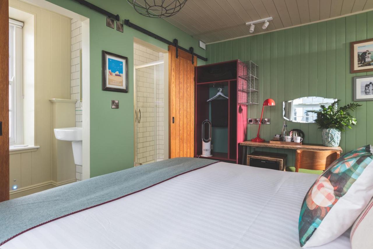 Rock Point Inn ليم ريجيس المظهر الخارجي الصورة